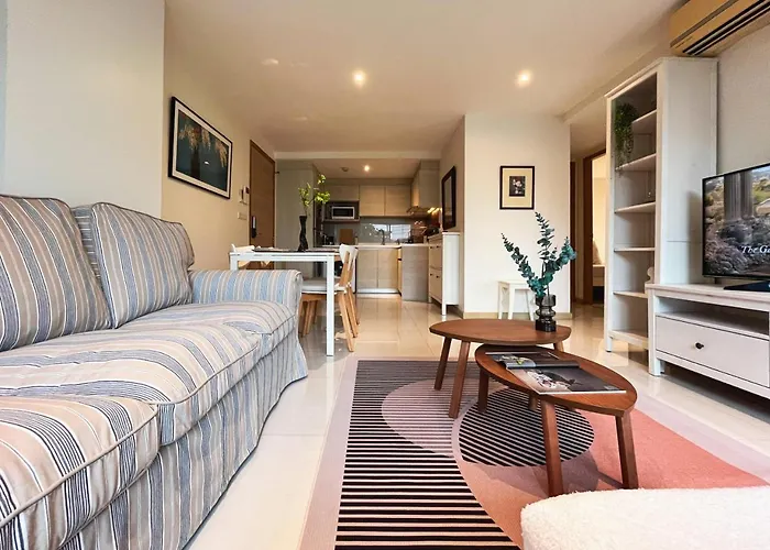 Vibe Sukhumvit 61 L Ultra Wifi L Walk To Bts Thonglor Or Ekkamai *