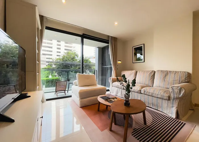 Vibe Sukhumvit 61 L Ultra Wifi L Walk To Bts Thonglor Or Ekkamai