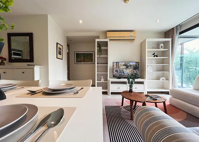 Vibe Sukhumvit 61 L Ultra Wifi L Walk To Bts Thonglor Or Ekkamai