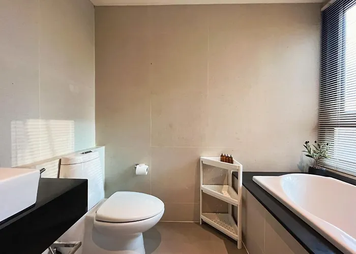 Vibe Sukhumvit 61 L Ultra Wifi L Walk To Bts Thonglor Or Ekkamai